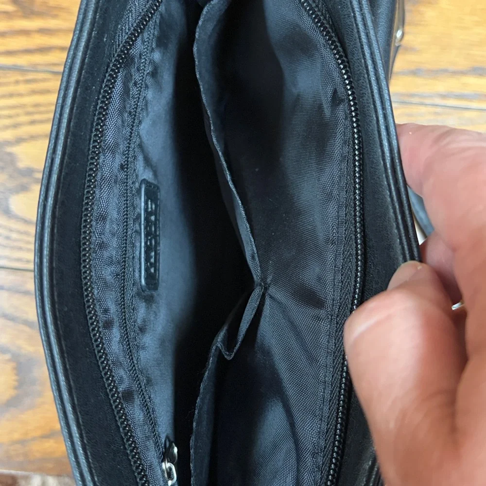 Nicole Miller Elegant Black Crossbody Bag - Picture 6 of 10